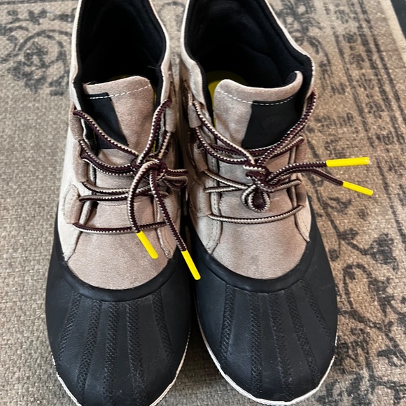 Sorel Out N About III Waterproof Boot, size 10 - Picture 1 of 4